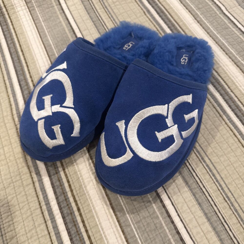 Man's Slippers UGG Scuff Logo Size 8
